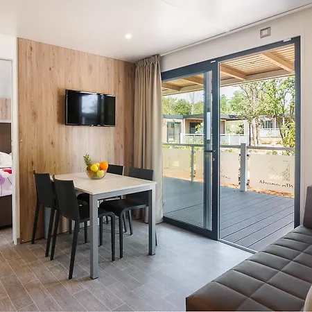 Mobile Homes Santa Marina, Lanterna Üdülőpark 5*