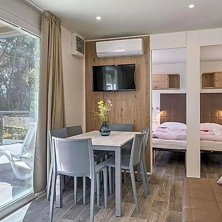 Mobile Homes Santa Marina, Lanterna Hotel
