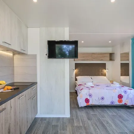Mobile Homes Santa Marina, Lanterna Тар
