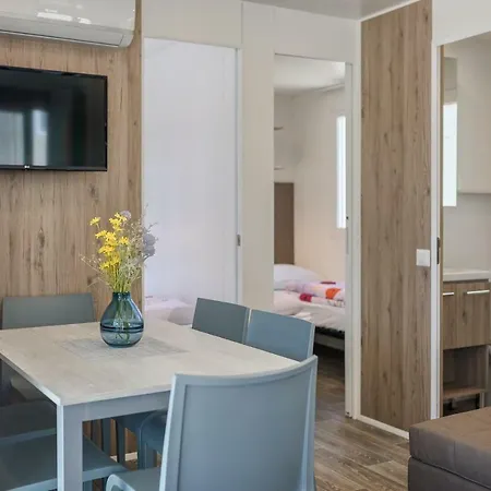 Mobile Homes Santa Marina, Lanterna Тар