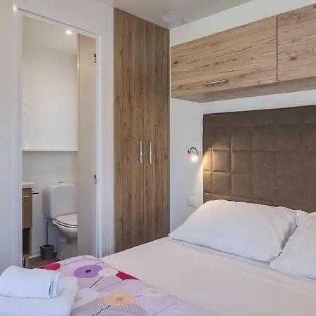 Mobile Homes Santa Marina, Lanterna Тар